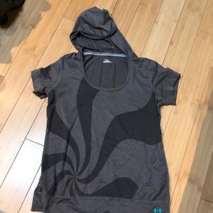 Under armour heat gear workout top large
